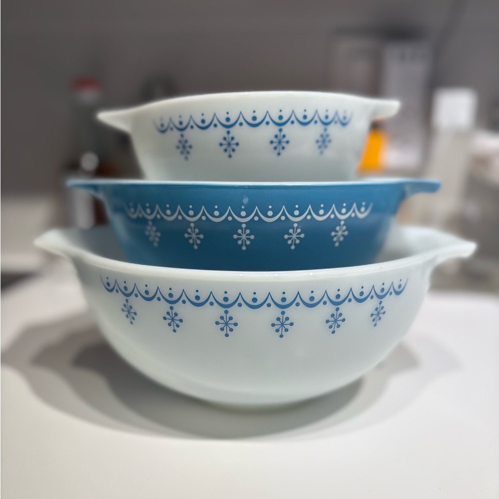 Pyrex Snowflake Garland Cinderella Mixing Bowls - 441, 442, 443